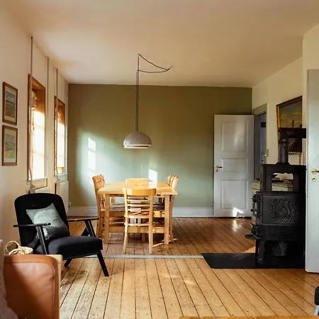 Kvaeg Og Vilde Heste Ved Paogard Skovsgaard *